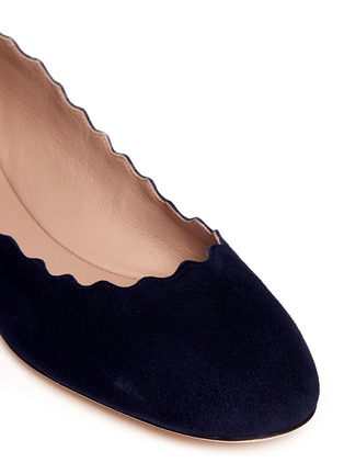 Detail View - Click To Enlarge - CHLOÉ - Scalloped edge suede flats