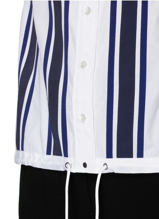 Detail View - Click To Enlarge - SACAI - Grosgrain stripe drawstring hem poplin shirt