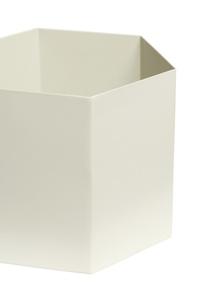 Detail View - Click To Enlarge - FERM LIVING - Hexagon extra large pot
