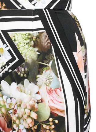 Detail View - Click To Enlarge - PREEN BY THORNTON BREGAZZI - 'Nour' floral border print cotton pencil skirt