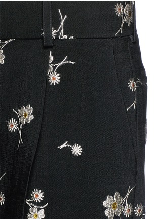 Detail View - Click To Enlarge - CHLOÉ - Flower jacquard crepe shorts