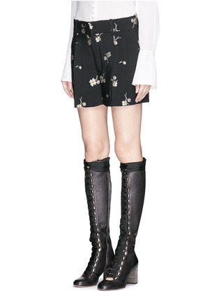 Front View - Click To Enlarge - CHLOÉ - Flower jacquard crepe shorts
