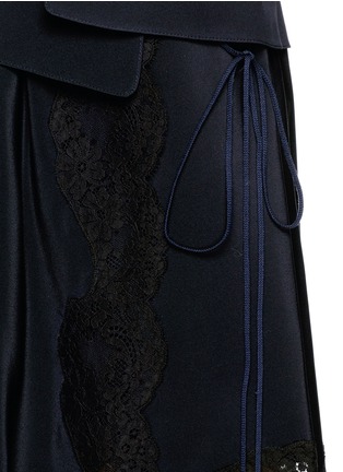 Detail View - Click To Enlarge - CHLOÉ - Lace trim silk crepe wrap skirt