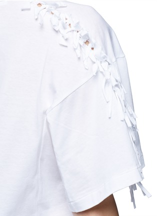 Detail View - Click To Enlarge - TOGA ARCHIVES - Knotted fringe sleeve cotton T-shirt