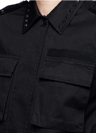 Detail View - Click To Enlarge - VALENTINO GARAVANI - 'Rockstud Untitled 03' cotton gabardine field jacket