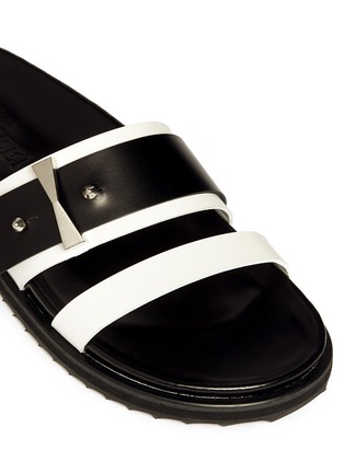 Detail View - Click To Enlarge - ALEXANDER MCQUEEN - Metal bridge colourblock leather sandals