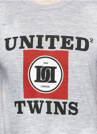 Detail View - Click To Enlarge - 71465 - 'UNITED TWINS' print distressed T-shirt