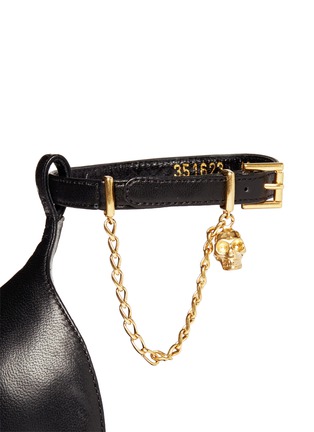 Detail View - Click To Enlarge - ALEXANDER MCQUEEN - Skull charm chain leather sandals