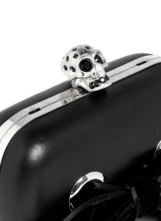 Detail View - Click To Enlarge - ALEXANDER MCQUEEN - Leather skull box clutch