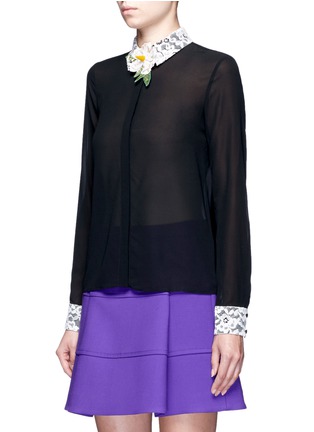 Front View - Click To Enlarge - ALICE & OLIVIA - 'Willa' sequin flower brooch lace collar silk shirt