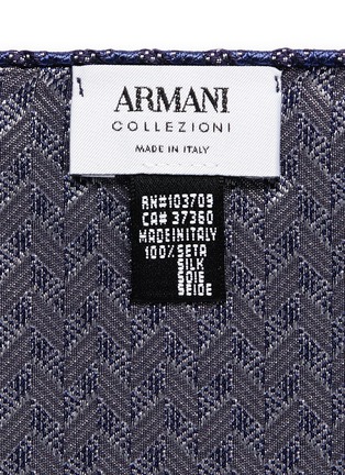 Detail View - Click To Enlarge - ARMANI COLLEZIONI - Arrowhead jacquard silk pocket square