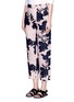 Front View - Click To Enlarge - CÉDRIC CHARLIER - Tahitian print silk georgette pants