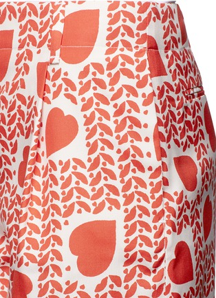 Detail View - Click To Enlarge - STELLA MCCARTNEY - Big heart print silk shorts