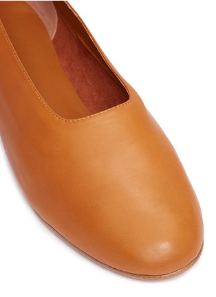 Detail View - Click To Enlarge - VINCE - 'Maxwell' choked up leather ballerinas