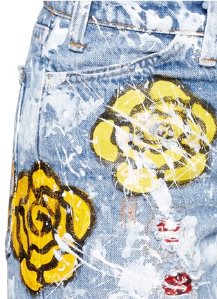 Detail View - Click To Enlarge - RIALTO JEAN PROJECT - One of a kind hand-painted rose vintage denim shorts