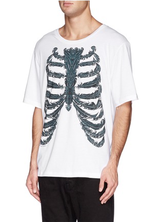 Front View - Click To Enlarge - ALEXANDER MCQUEEN - Feather ribcage print T-shirt