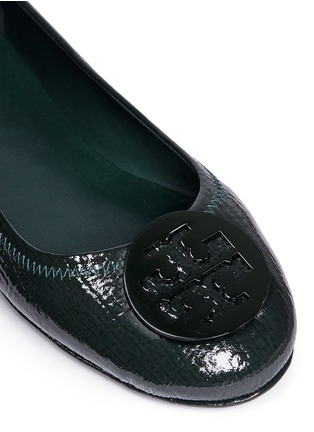 Detail View - Click To Enlarge - TORY BURCH - 'Minnie Travel' patent leather ballet flats
