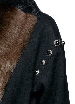 Detail View - Click To Enlarge - TOGA ARCHIVES - Sheepskin fur silhouette print belted blanket coat