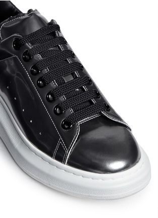 Detail View - Click To Enlarge - ALEXANDER MCQUEEN - Chunky outsole mirror leather sneakers