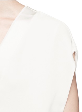 Detail View - Click To Enlarge - VINCE - Satin trim V-neck crêpe blouse