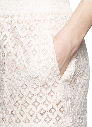 Detail View - Click To Enlarge - SEE BY CHLOÉ - Eyelet lace elastic shorts