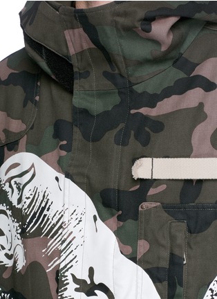 Detail View - Click To Enlarge - VALENTINO GARAVANI - Panther camouflage print hooded parka