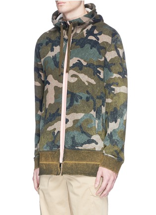 Front View - Click To Enlarge - VALENTINO GARAVANI - Selvedge trim camouflage print zip hoodie