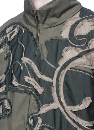 Detail View - Click To Enlarge - VALENTINO GARAVANI - Panther appliqué ruched waist twill coat