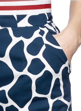 Detail View - Click To Enlarge - STELLA JEAN - 'Eudipte' giraffe print poplin pencil skirt