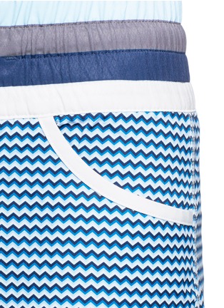 Detail View - Click To Enlarge - PERFECT MOMENT - Zigzag print resort shorts