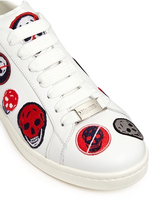 Detail View - Click To Enlarge - ALEXANDER MCQUEEN - Skull patch appliqué leather sneakers