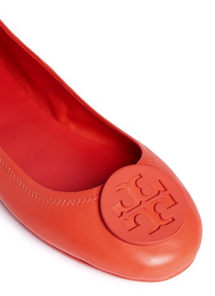 Detail View - Click To Enlarge - TORY BURCH - 'Travel' logo nappa leather ballet flats