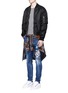 Figure View - Click To Enlarge - 71465 - Samurai print distressed jeans