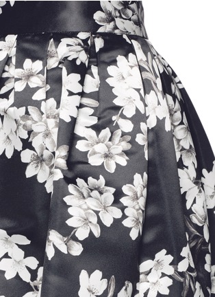 Detail View - Click To Enlarge - ALICE & OLIVIA - 'Fizer' floral print satin flare mini skirt