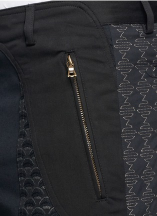 Detail View - Click To Enlarge - DRIES VAN NOTEN - 'Palmer' jacquard quilted leg cropped pants