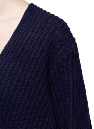 Detail View - Click To Enlarge - ACNE STUDIOS - 'Deborah' V-neck chunky wool knit sweater