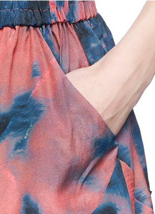 Detail View - Click To Enlarge - IRO - 'Odilon' paint print silk chiffon shorts