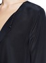 Detail View - Click To Enlarge - ALICE & OLIVIA - Silk cropped blouse