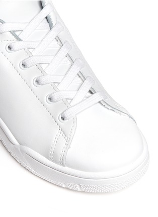 Detail View - Click To Enlarge - CHIARA FERRAGNI - 'Roger' logo collar leather sneakers