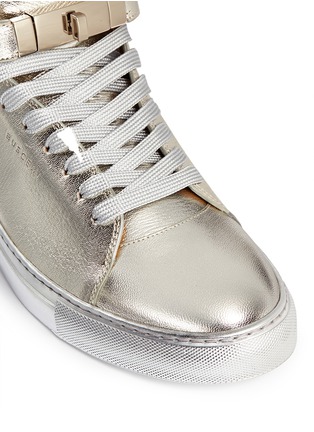 Detail View - Click To Enlarge - BUSCEMI SHOES - '100MM' twist lock strap leather mid top sneakers