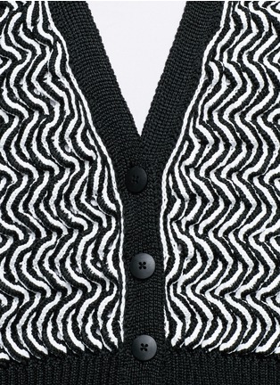 Detail View - Click To Enlarge - ALEXANDER WANG - Chevron bubble knit cropped cardigan