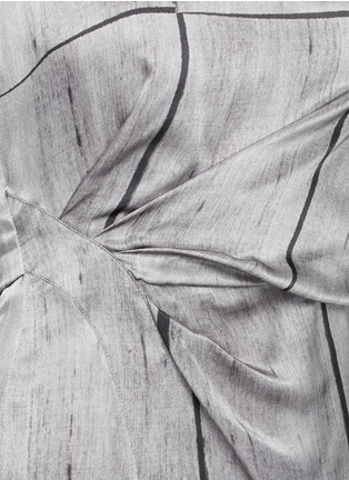 Detail View - Click To Enlarge - ARMANI COLLEZIONI - Tile print gathered side silk dress