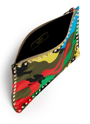 Detail View - Click To Enlarge - VALENTINO GARAVANI - 'Psychedelic Rockstud' camouflage print nylon pouch