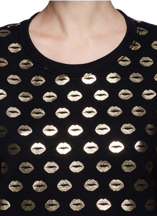 Detail View - Click To Enlarge - MARKUS LUPFER - Smacker Lip foil print sweatshirt dress
