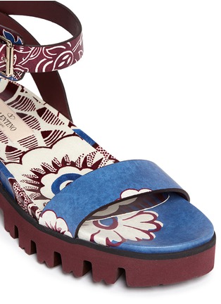 Detail View - Click To Enlarge - VALENTINO GARAVANI - Floral print leather sandals