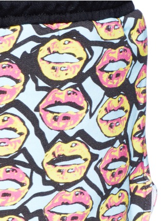 Detail View - Click To Enlarge - MARKUS LUPFER - 'Neon Scribble Lip' print shorts