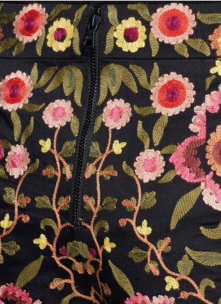 Detail View - Click To Enlarge - ALICE & OLIVIA - 'Marisa' floral embroidery shorts