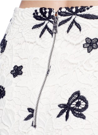 Detail View - Click To Enlarge - ALICE & OLIVIA - 'Ophelia' floral guipure lace midi skirt