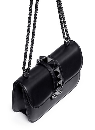 Detail View - Click To Enlarge - VALENTINO GARAVANI - 'Rockstud Noir' small leather chain bag