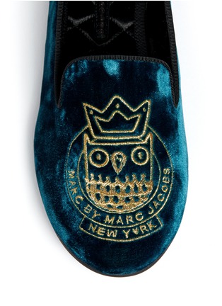 Detail View - Click To Enlarge - MARC BY MARC JACOBS - Owl velvet slip-ons